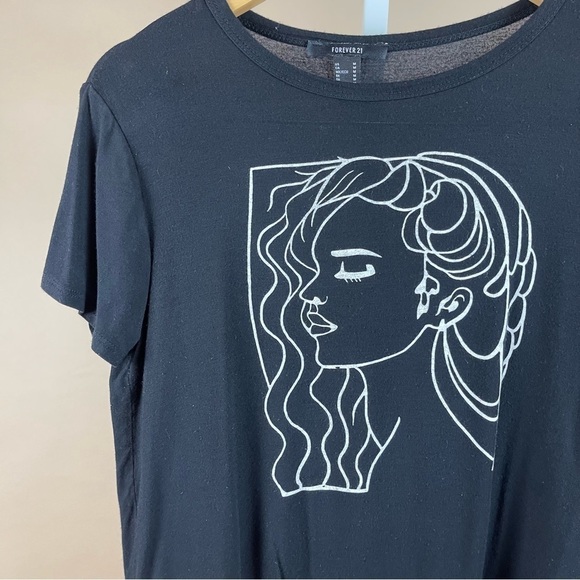 F21 Women's Size Medium Artsy Portrait Art Woman Profile Graphic Crewneck Tee - Picture 5 of 5